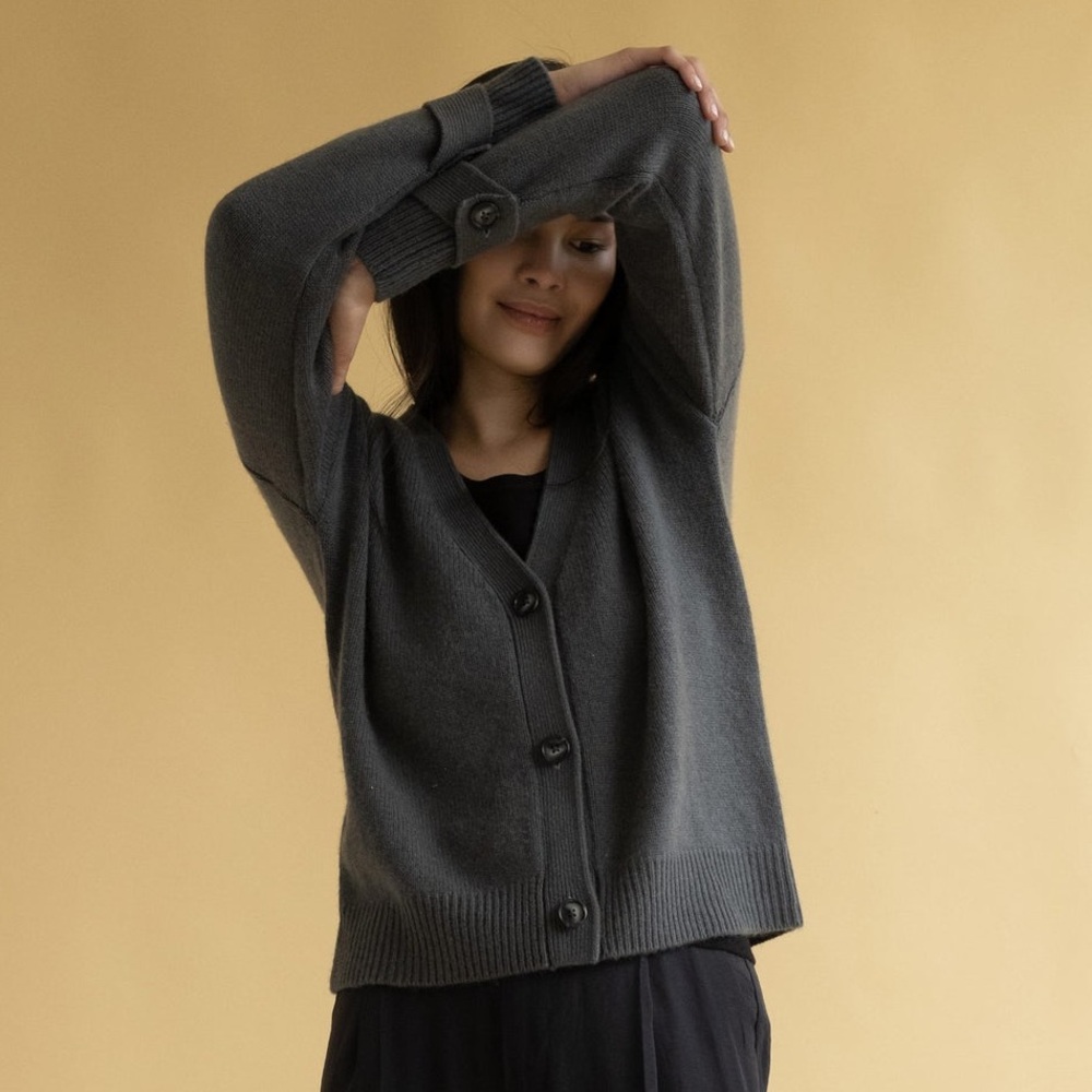 Karen Thomas NY Classic Button-up Grey Cashmere Cardigan Sweater